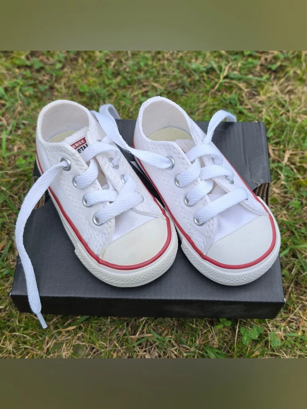 Converse Chuck Taylor White Low-Top Infant/Baby/Toddler Shoes - Size 4